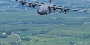 Qué se sabe de los aviones militares que EEUU alberga en El Salvador en medio de las crecientes tensiones en la región