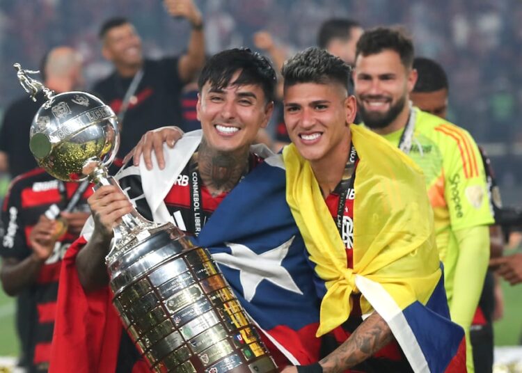 Nuevo reconocimiento para Erick Pulgar: volante de Flamengo es incluido en equipo ideal de la Copa Libertadores