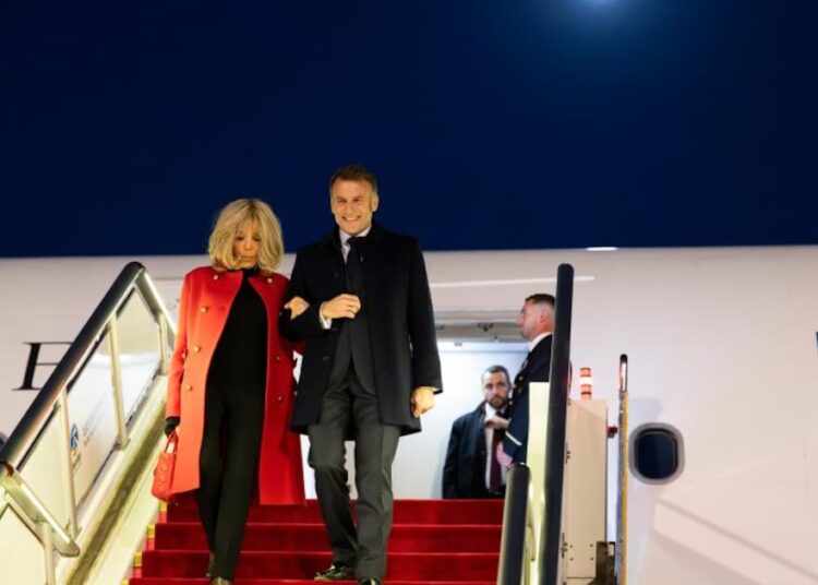 Xi Jinping recibe a Macron en Beijing en visita de Estado