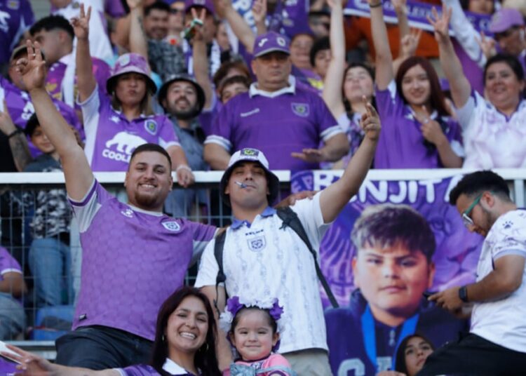 Locura en las calles penquistas: una multitud recibe a Deportes Concepción tras su épico ascenso a Primera División