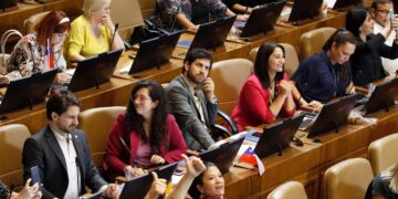 Felicitaciones a Kast por su “contundente” triunfo y llamados a analizar el desempeño del gobierno: legisladores oficialistas reaccionan a la derrota de Jeannette Jara