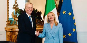 “Italia y Chile son países amigos”: Giorgia Meloni felicita a Kast por su triunfo en las elecciones