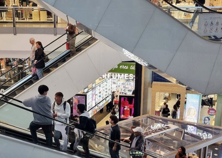 Revisa los horarios de supermercados y malls previo a la Navidad