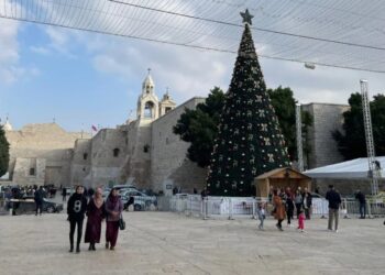 Palestinos de Beit Jala realzan rol de Chile durante encendido de árbol de Navidad: “Está con nosotros de verdad, no solo de palabra”