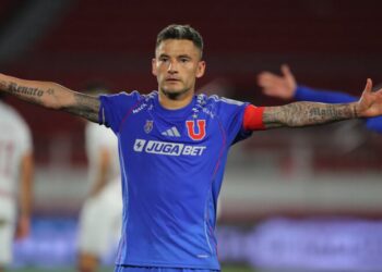 Un regalo de Navidad en el CDA: la U oficializa la renovación de Charles Aránguiz