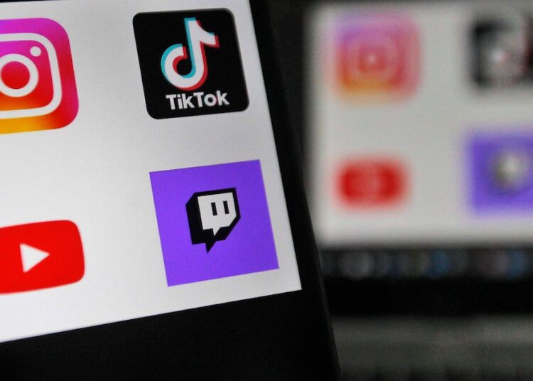 Australia aplica primera prohibición mundial de acceso a redes sociales para menores de 16 años