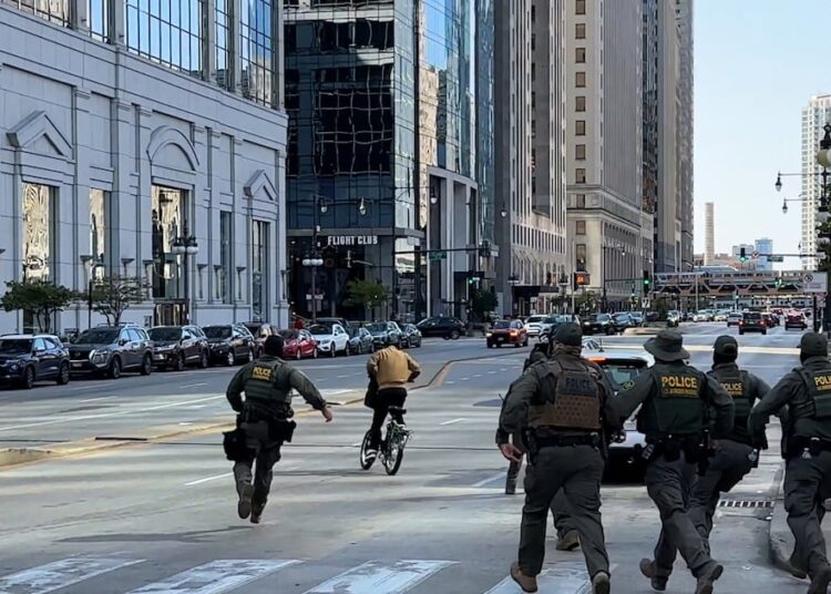 Corte Suprema de EE.UU. frena a Trump y rechaza despliegue de la Guardia Nacional en Chicago para redadas antimigratorias