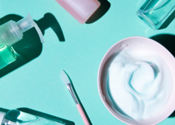 Disruptores endocrinos en cosmética: la silenciosa amenaza a la salud femenina