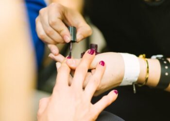 ISP ordena retiro de más de 30 esmaltes de uña por contener ingrediente prohibido por la Unión Europea por riesgo de cáncer