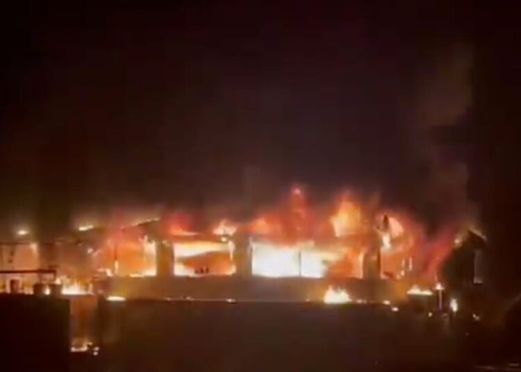 Incendio en una discoteca de la India deja 23 muertos