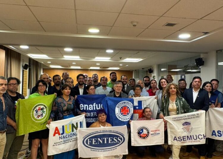 Reajuste: Hacienda convoca a asesores de oposición para presentar proyecto y polémica norma de “amarre” de funcionarios