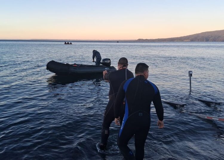 Despliegan amplio operativo por joven desaparecido tras accidente acuático en Puerto Varas