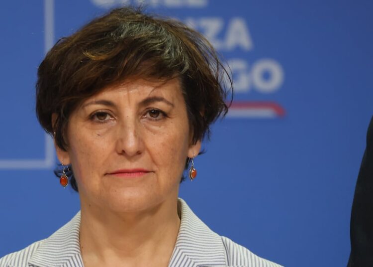 “Se pudo haber hecho desde el principio” y “dichos se contradicen con documentos”: legisladores reaccionan a explicaciones de Aguilera por cirugía a su madre