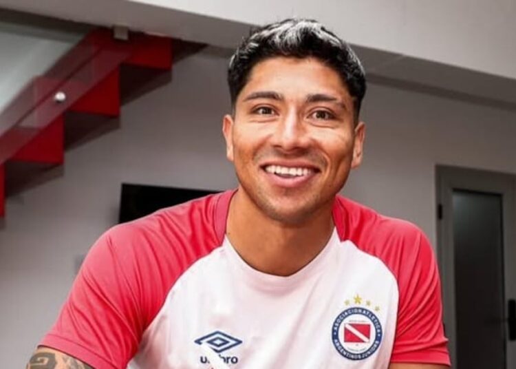 Su segunda experiencia en el extranjero: Brayan Cortés es presentado como arquero de Argentinos Juniors