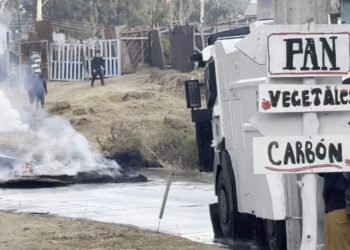 Dos funcionarios heridos: Carabineros advierte un “alto grado de violencia” en el desalojo de la megatoma de San Antonio