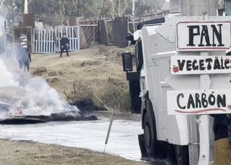 Dos funcionarios heridos: Carabineros advierte un “alto grado de violencia” en el desalojo de la megatoma de San Antonio