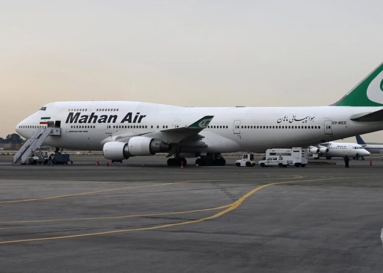 Irán cierra su espacio aéreo a todos los vuelos en medio de las amenazas de EE.UU.