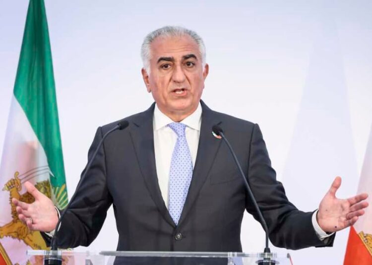 Príncipe heredero de Irán insta al mundo a ayudar a los manifestantes a derrocar al régimen de Jamenei