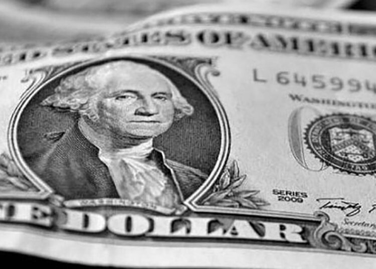 El dólar se alista a caer en el balance de la semana y extender su racha a la baja en lo que va de año