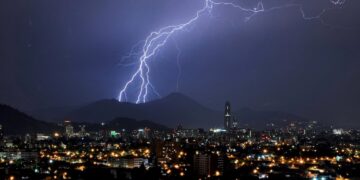 Tormentas eléctricas en la Región Metropolitana: declaran alerta preventiva para diez comunas