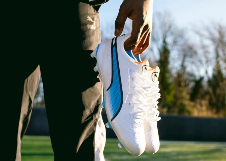 Gigante china Anta Sports comprará la participación de la familia Pinault en la alemana Puma y acciones se disparan