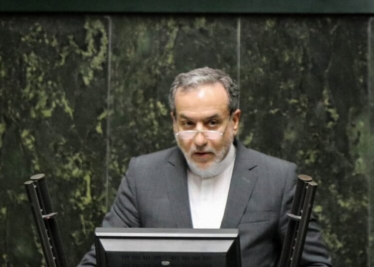 Canciller iraní emplaza a EE.UU. a negociar salida diplomática tras las amenazas de Trump