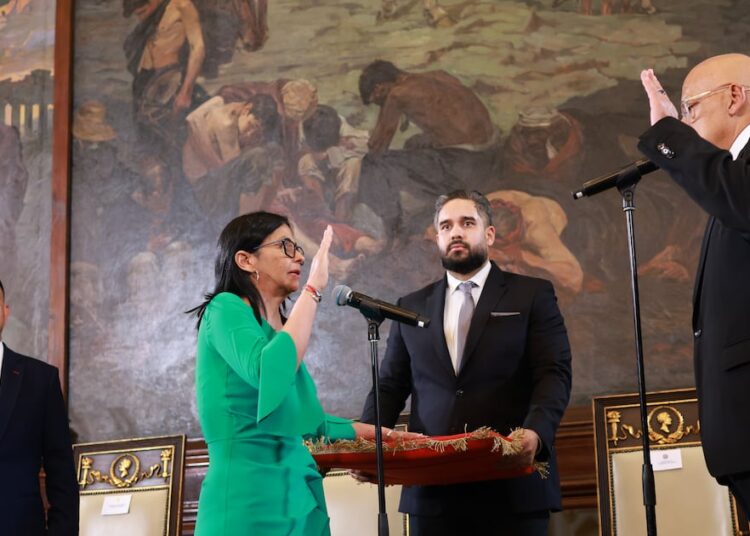 Delcy y la transición “intrachavista”