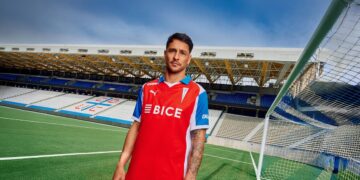 Inspirada en los años 90: la UC presenta su nueva camiseta visitante para la temporada 2026