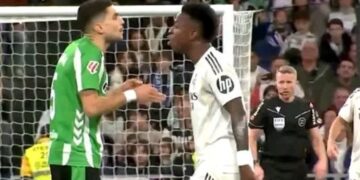 “Levántate, subnormal, te tiras todo el partido”: el tenso cruce entre figura del Betis de Pellegrini y Vinicius Jr.