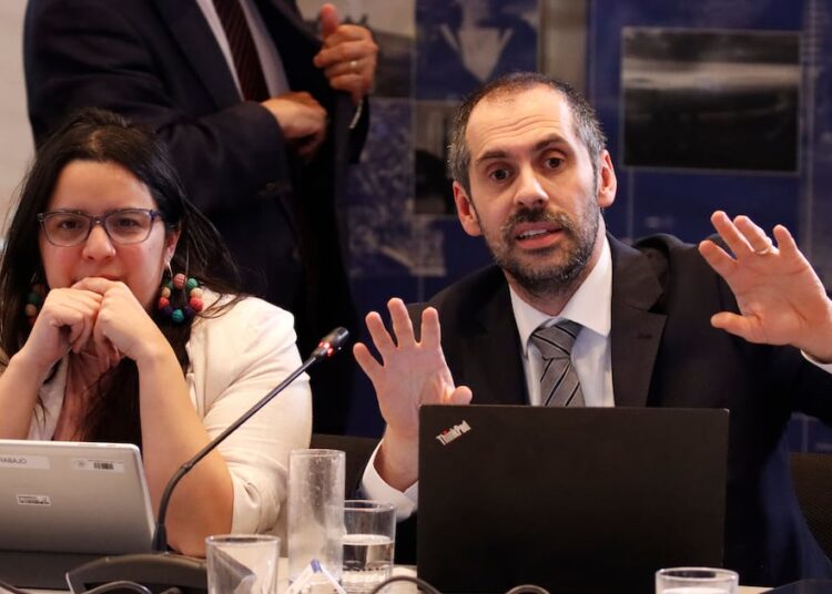 Primer balance fiscal 2025: deuda menor a lo esperado; déficit fiscal cerca del 3% y Hacienda anuncia ajuste del gasto