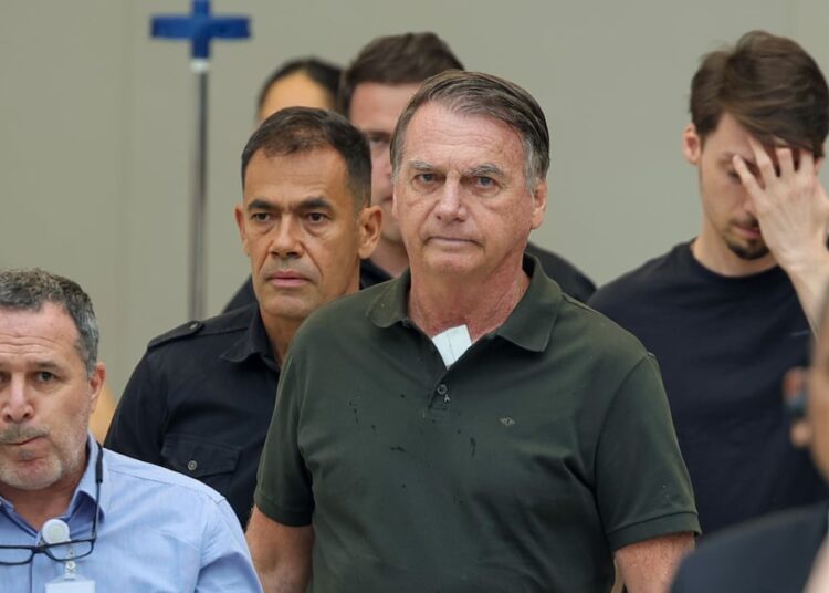 Tribunal Supremo de Brasil permite a hijos de Bolsonaro visitarlo en la cárcel pese a régimen cerrado