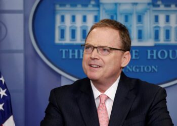 Trump prefiere mantener a Kevin Hasset como asesor y Warsh toma ventaja para liderar la Fed