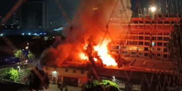 Voraz incendio afecta locales comerciales en Concepción