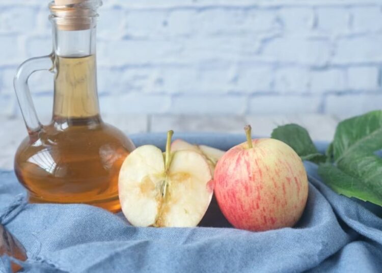 ¿Es cierto que el vinagre de manzana puede ayudar a combatir problemas para la salud? Esto dice la ciencia