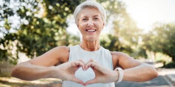 6 hábitos saludables que ayudan a retrasar el envejecimiento, según un especialista en cerebro de Harvard