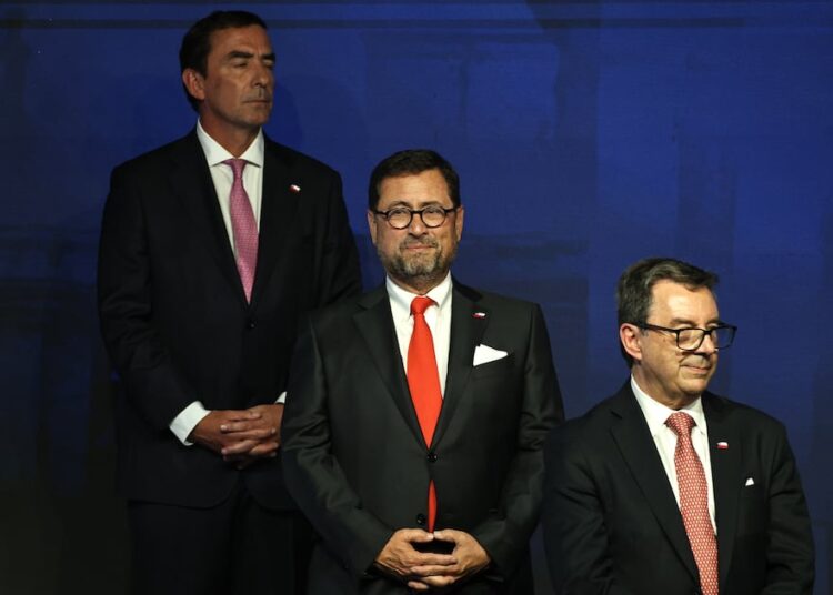 Pérez Mackenna encabeza cita con senadores de la comisión de RR.EE antes de su bilateral