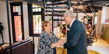 Cadem: 49% cree que Kast debe mantener apoyo a la candidatura de Bachelet a la ONU