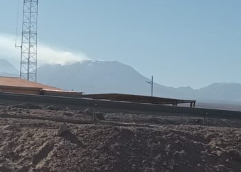 Volcán Láscar se mantiene en Alerta Verde tras presentar actividad sísmica
