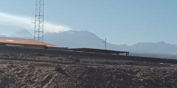 Volcán Láscar se mantiene en Alerta Verde tras presentar actividad sísmica