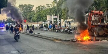 Miembros de la Policía de Rosario se manifiestan en reclamo por mejores condiciones salariales y laborales
