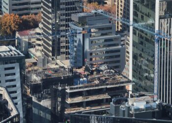 Sondeo de Buk detecta una mayor alza salarial en quienes se cambiaron de empresa durante el trimestre noviembre a enero