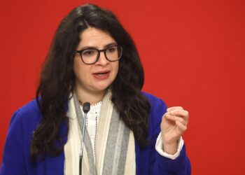 Ministra Orellana apunta contra alcalde de Penco por demoras en entrega de ayuda a damnificados