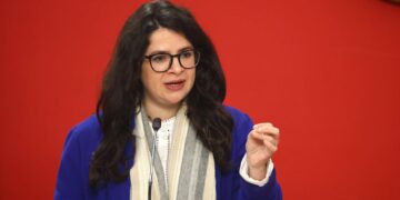 Ministra Orellana apunta contra alcalde de Penco por demoras en entrega de ayuda a damnificados