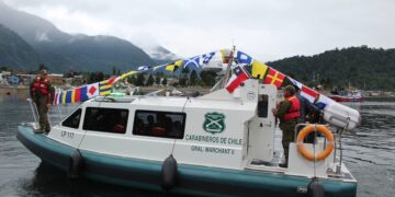 Autoridades dan inicio al servicio de la lancha policial General Marchant II de Carabineros en Puerto Cisnes