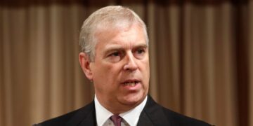 Detienen al expríncipe Andrés por “sospechas de mala conducta en un cargo público”