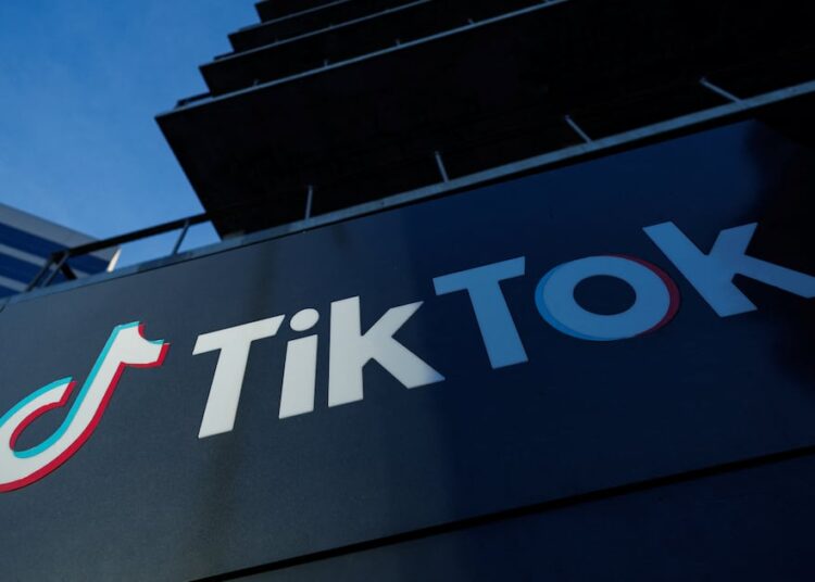 El fin de la era del “todo vale” por la atención del usuario: la UE acusa a TikTok de diseño adictivo