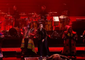 El universo de poesía y música latinoamericana de Milo J merecía un mejor horario y cierra Viña 2026 de madrugada