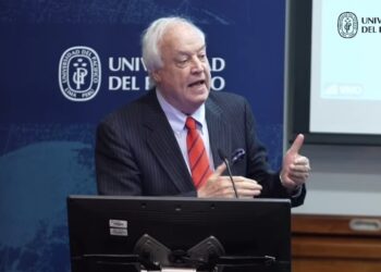 Exembajador de Chile en China: “Lo peor que el próximo gobierno podría hacer una política exterior guiada por su ideología”