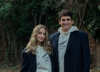 “Funcionalidad y elegancia”: cómo se diseñaron los uniformes del Team Chile para la ceremonia de los JJ.OO. de Invierno