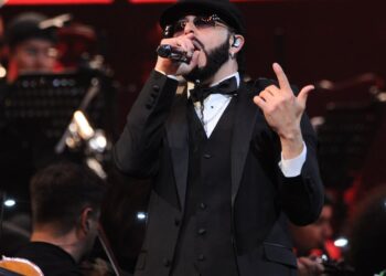 Yandel cruza perreo y orquesta en experimento sinfónico que hace bailar a la Quinta Vergara